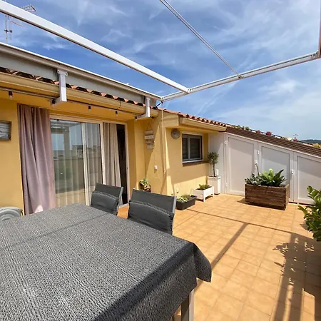 Reconnectar Montserrat بلانيس